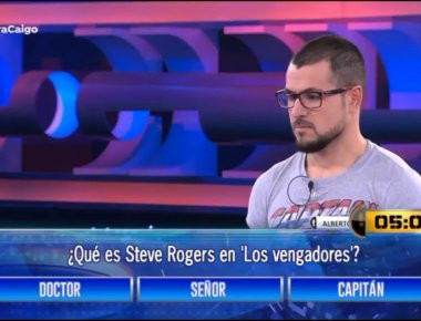 Η απόλυτη γκάφα: Διαγωνιζόμενος απαντάει λάθος με την λέξη γραμμένη στην μπλούζα του! (βίντεο)